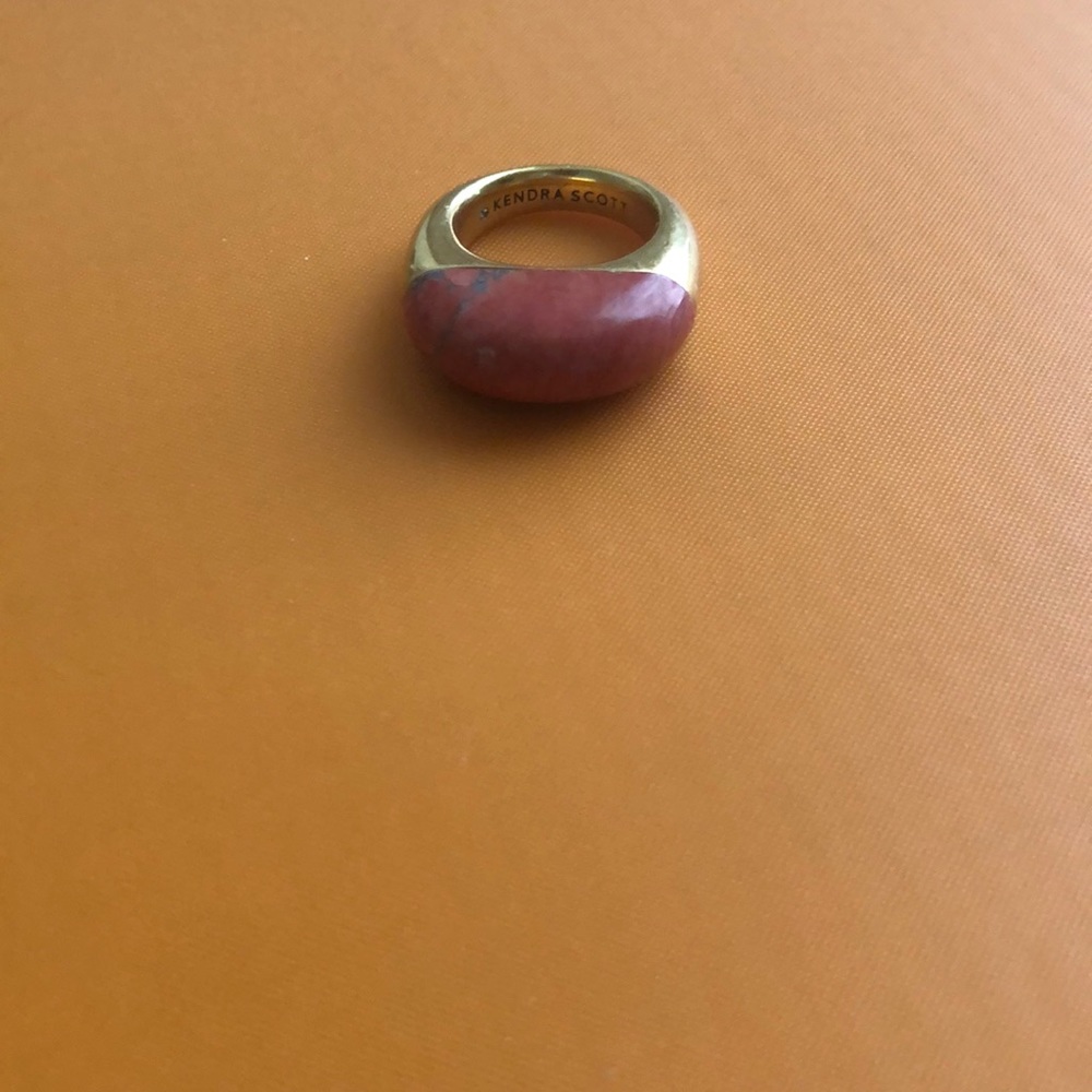 Kendra Scott ring size 6 in good shape